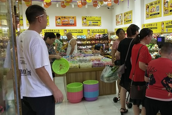 饞嘴郎儀隴馬鞍鎮(zhèn)6元9零食加盟店開業(yè)大吉，祝老板生意興??！